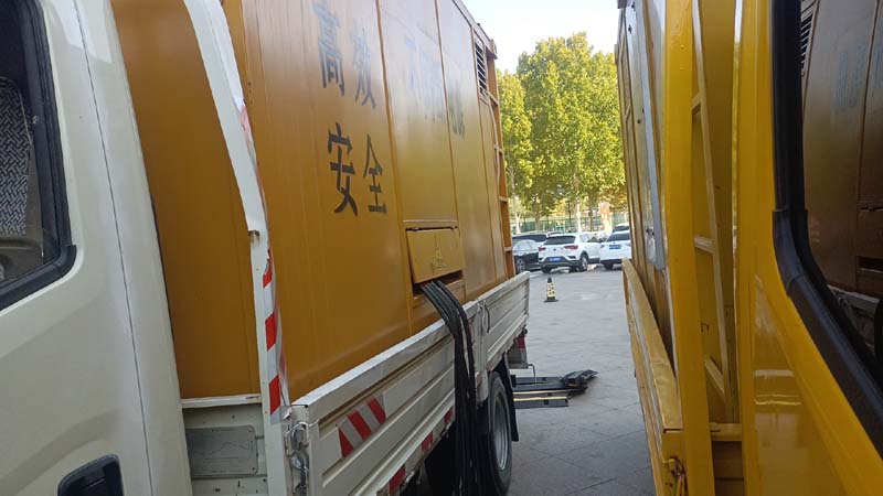 柯城如何判断柴油发电机组和UPS电源的切换时间是否符合要求？