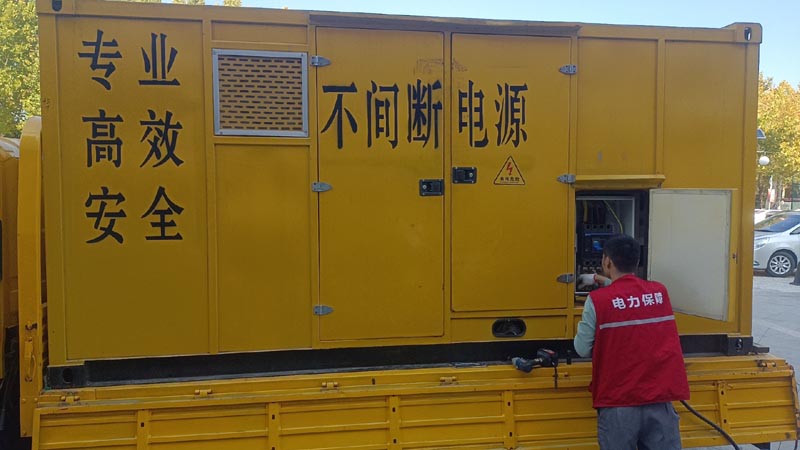 柯城柴油发电机组和UPS电源配合使用时，如何避免切换过程中的电力中断？